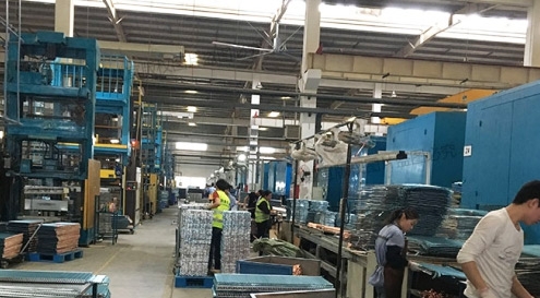 Large industrial ceiling fans:Air conditioner two-unit workshop installation